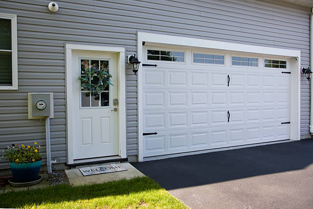 24/7 Emergency Garage Door Panel Replacement experts in Mazon, IL